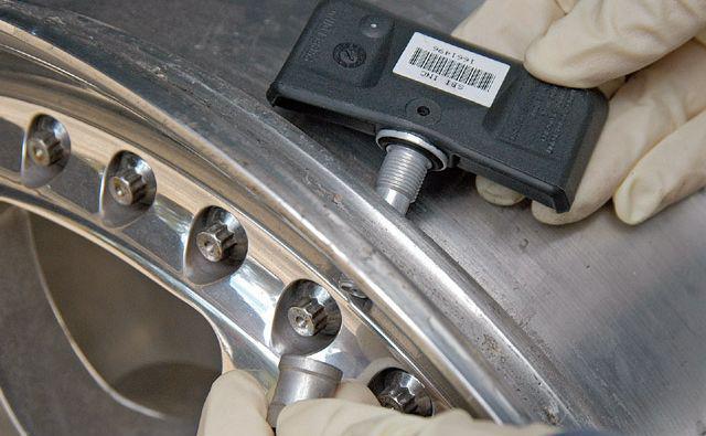 タイヤ空気圧センサの動作原理：概要、特徴および装置