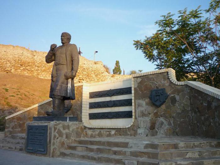 トヴァールやその他の都市のアファナシニキティンへの記念碑