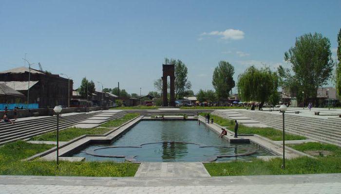 アルメニア、レニナカン：ホテルへの行き方、歴史