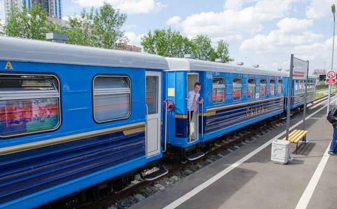 サンクトペテルブルクの子供の鉄道 - 子供のためのおとぎ話